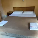 Ang\'S Hotel