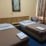 Ang\'S Hotel