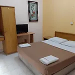 Ang\'S Hotel